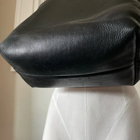 Madewell | Black Leather Tote Bag - Picture 4 of 16